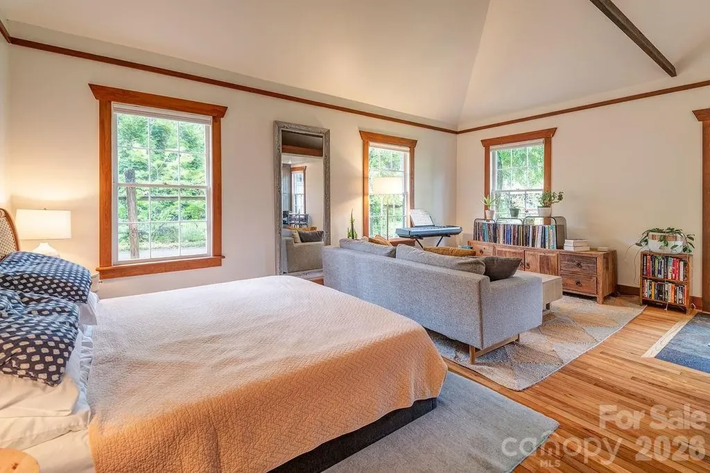 14 Watauga Street Asheville NC 28801