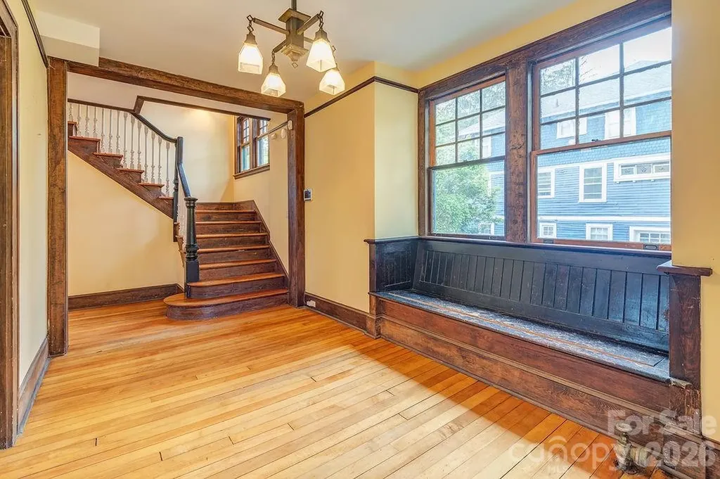 14 Watauga Street Asheville NC 28801