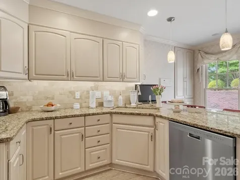 6 Creekside Way Asheville NC 28804