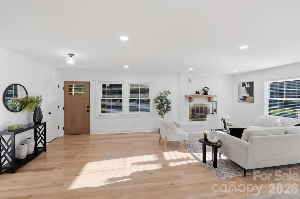 4314 Ivanhoe Place Charlotte NC 28205