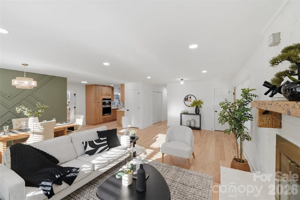 4314 Ivanhoe Place Charlotte NC 28205
