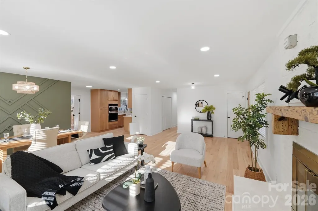 4314 Ivanhoe Place Charlotte NC 28205