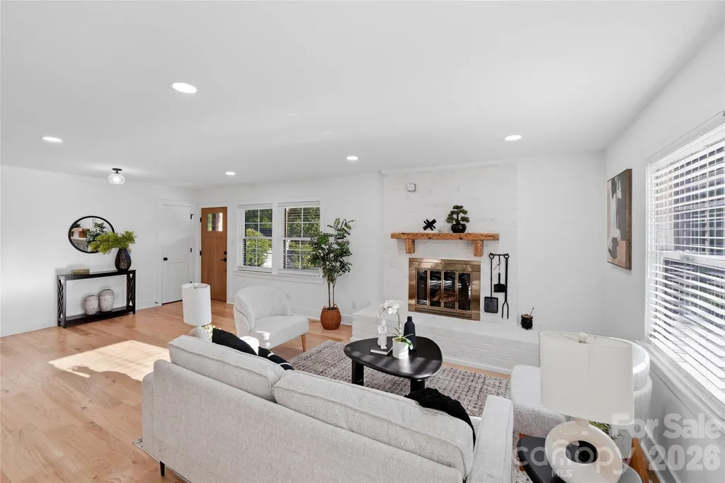 4314 Ivanhoe Place Charlotte NC 28205