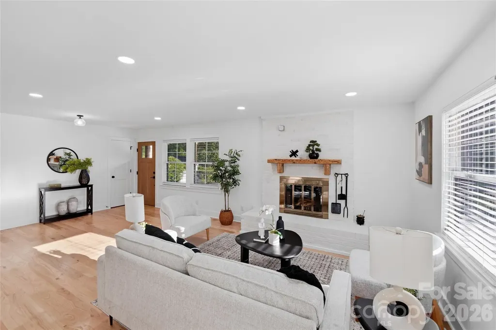 4314 Ivanhoe Place Charlotte NC 28205