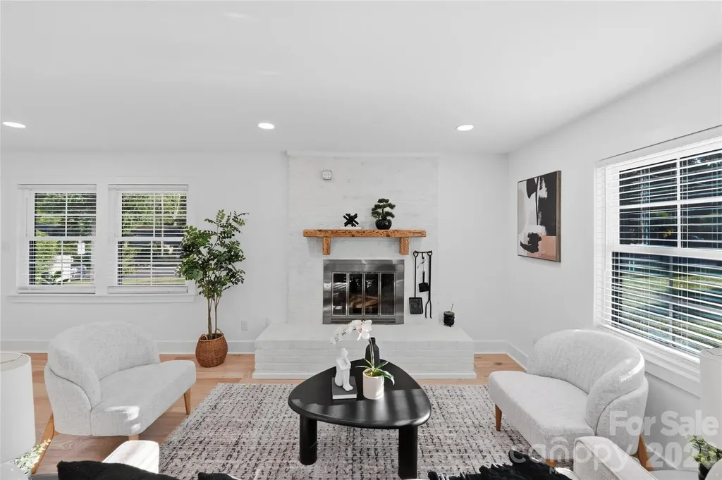 4314 Ivanhoe Place Charlotte NC 28205