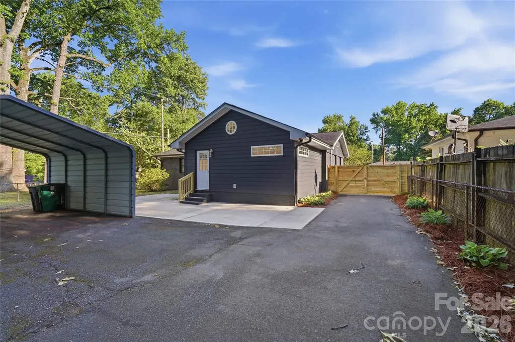 4314 Ivanhoe Place Charlotte NC 28205