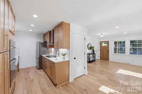 4314 Ivanhoe Place Charlotte NC 28205