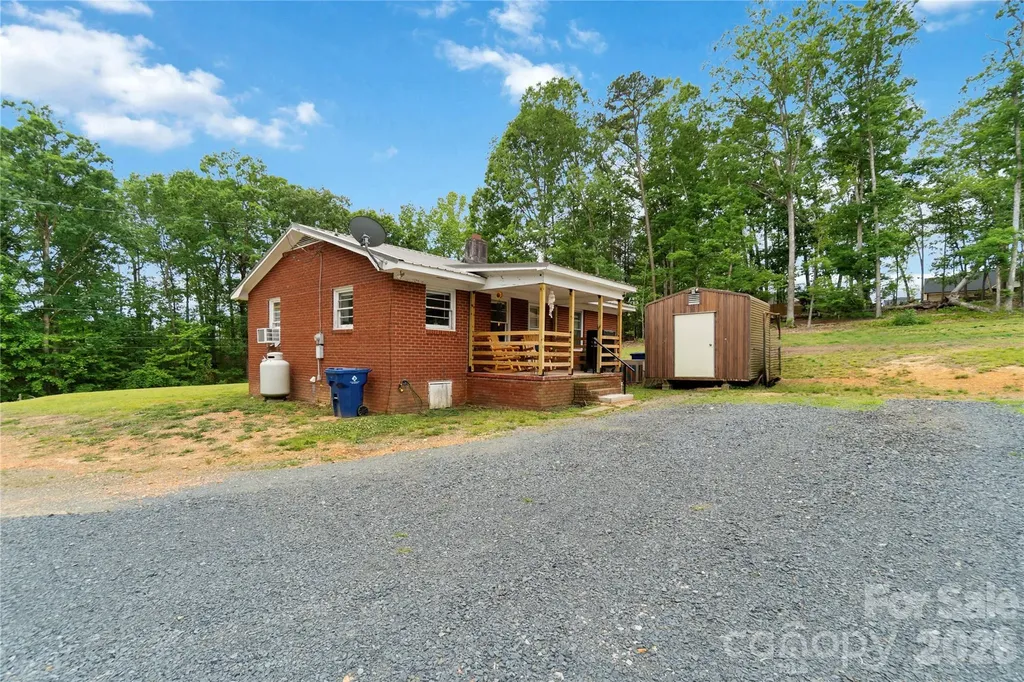 421 E Passaic Street Peachland NC 28133