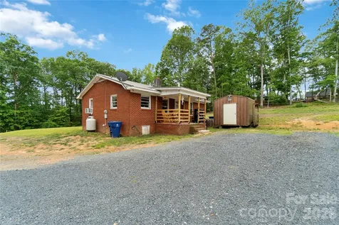 421 E Passaic Street Peachland NC 28133