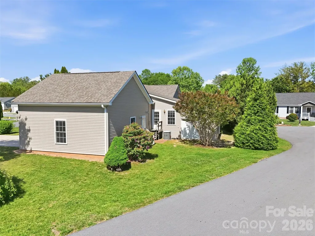 209 Beechnut Drive Hendersonville NC 28739