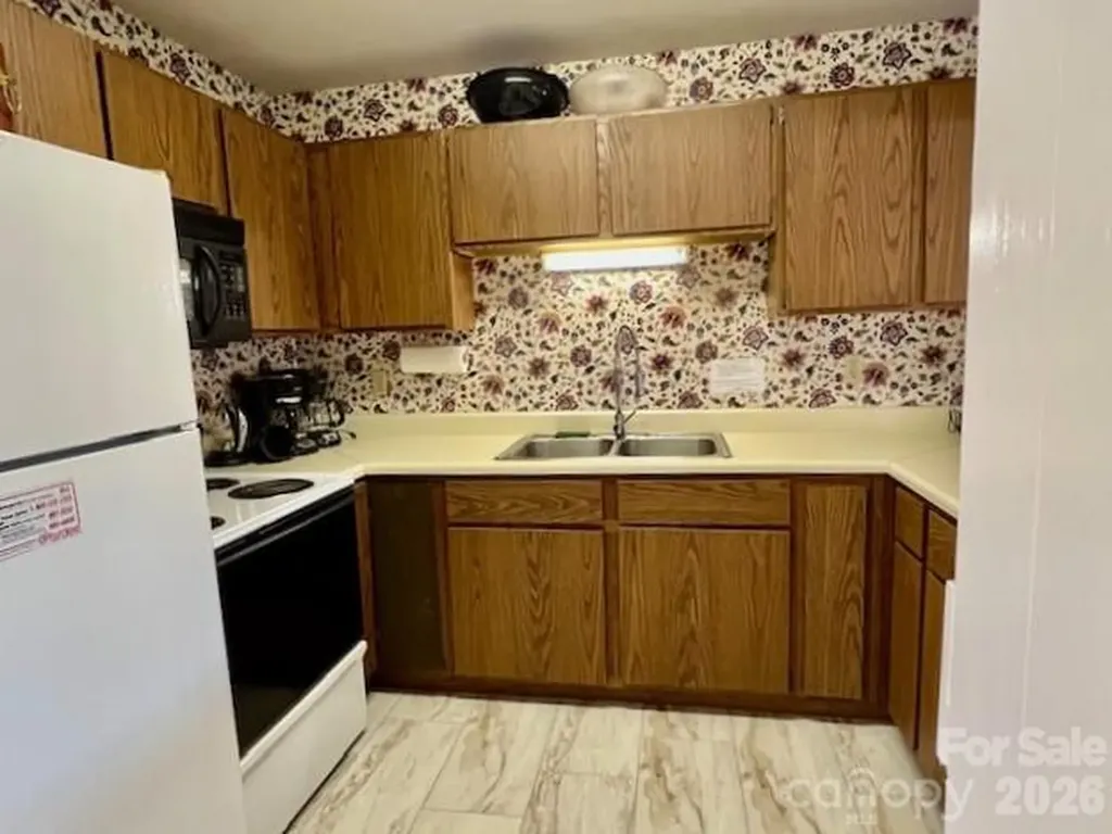 31 St Andrews Drive Etowah NC 28729