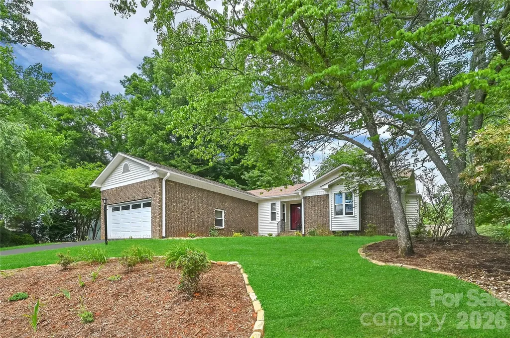 31 St Andrews Drive Etowah NC 28729