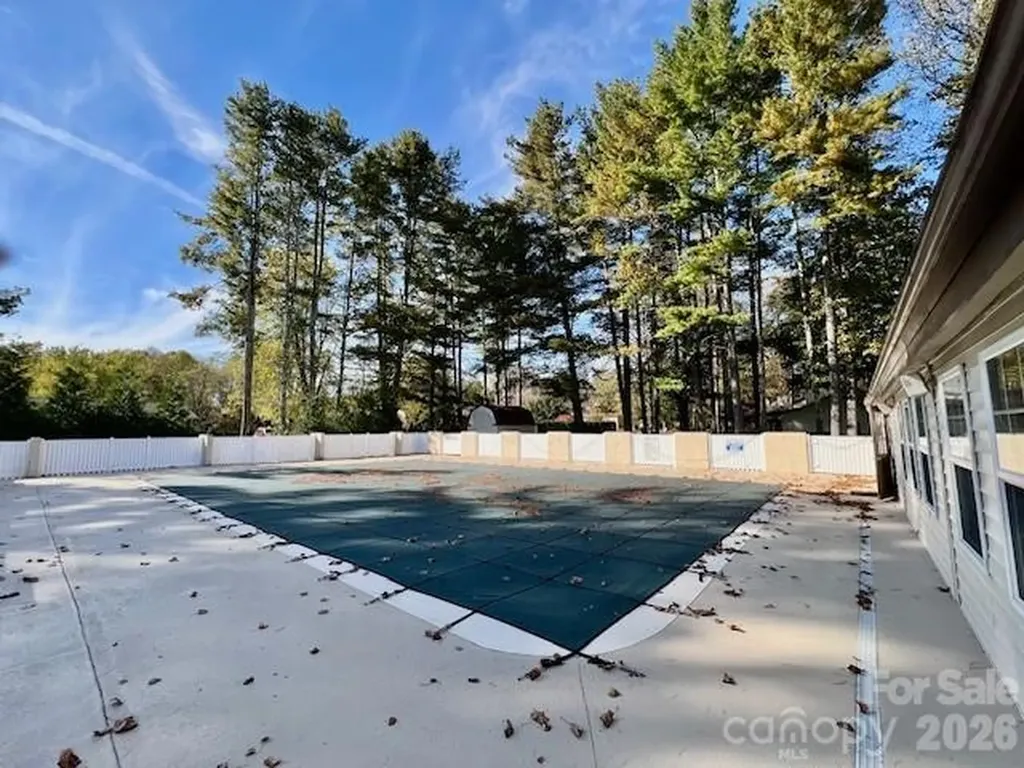 31 St Andrews Drive Etowah NC 28729
