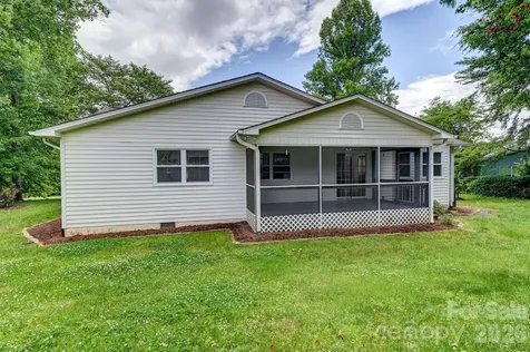 31 St Andrews Drive Etowah NC 28729
