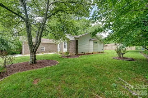 31 St Andrews Drive Etowah NC 28729