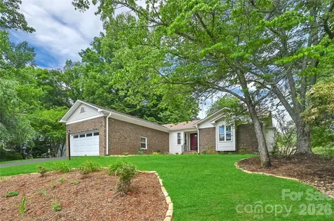 31 St Andrews Drive Etowah NC 28729