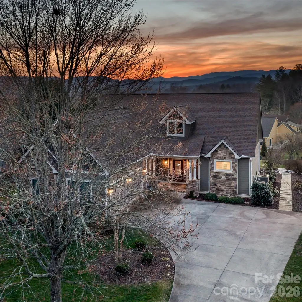 131 Cummings Cove Parkway Hendersonville NC 28739