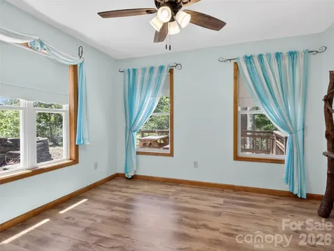 255 Westover Lane Burnsville NC 28714