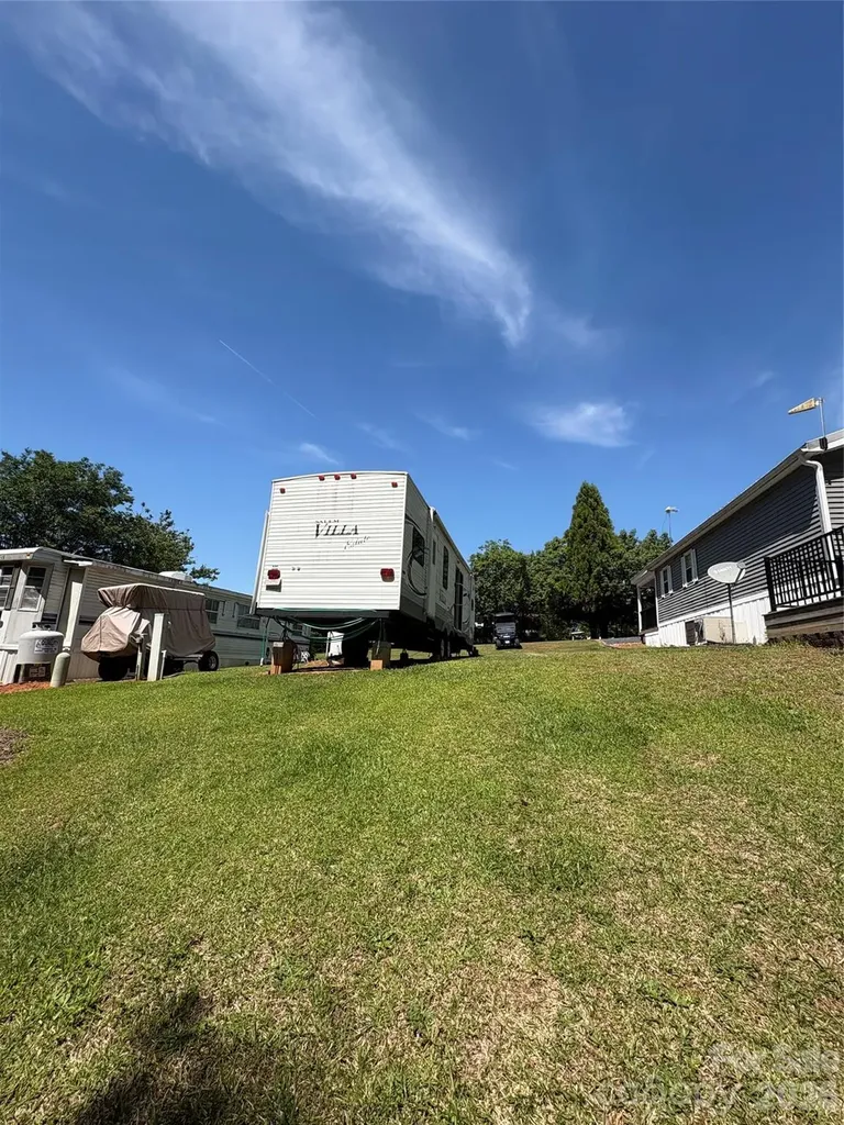 132 Blue Bird Drive New London NC 28127