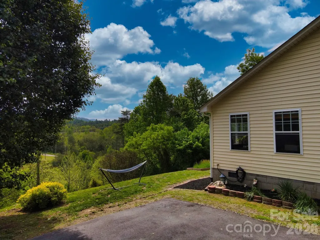 1798 New Stock Road Weaverville NC 28787