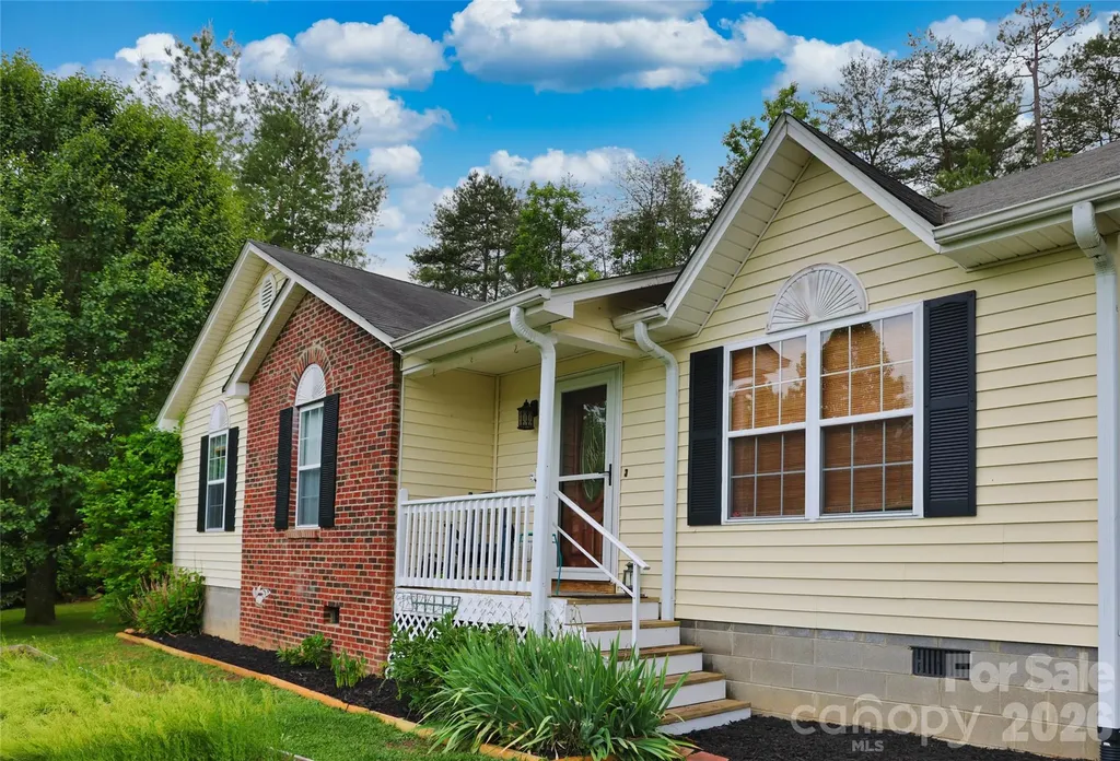 1798 New Stock Road Weaverville NC 28787