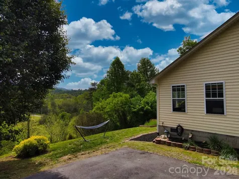 1798 New Stock Road Weaverville NC 28787