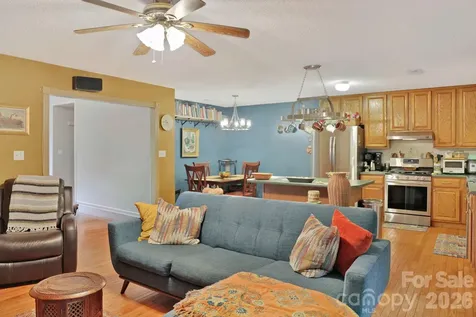 1798 New Stock Road Weaverville NC 28787