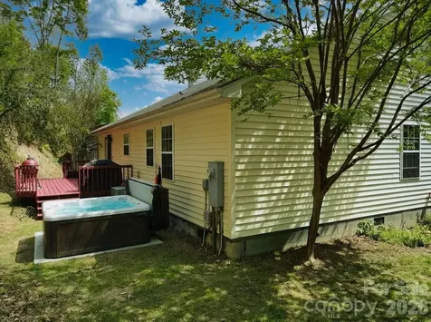 1798 New Stock Road Weaverville NC 28787