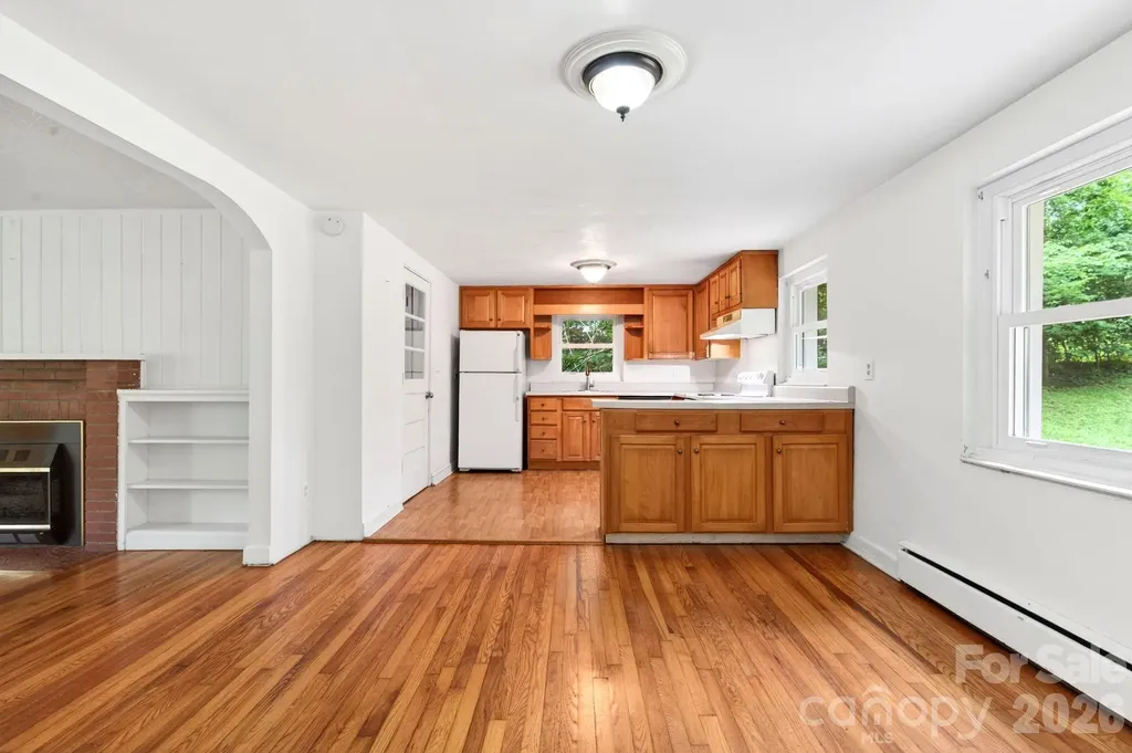 411 Hillcrest Circle Hendersonville NC 28792