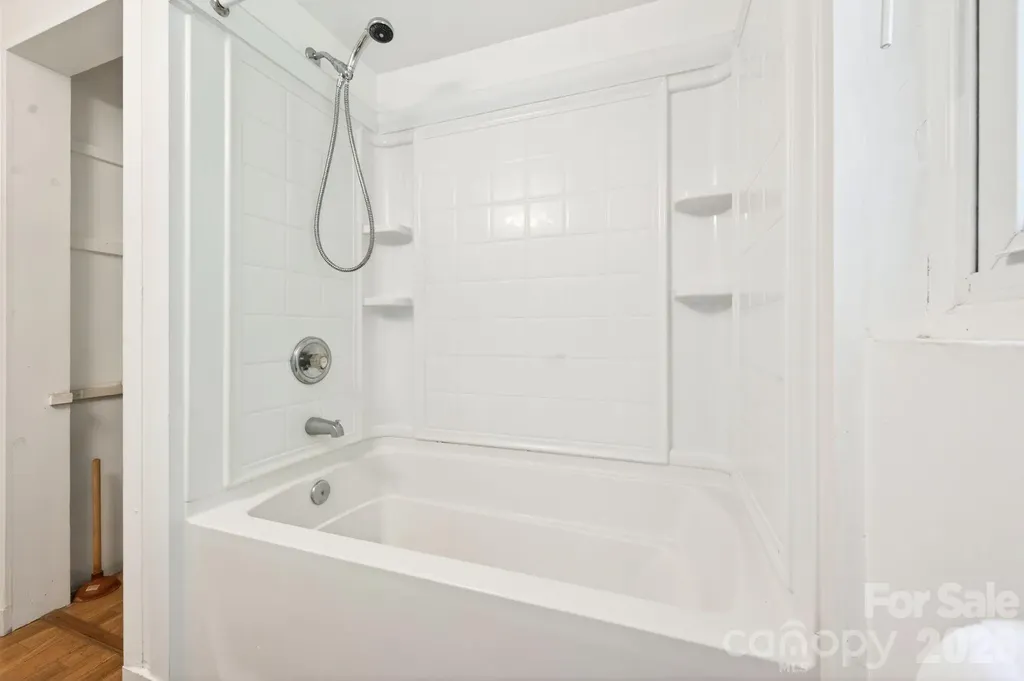 411 Hillcrest Circle Hendersonville NC 28792