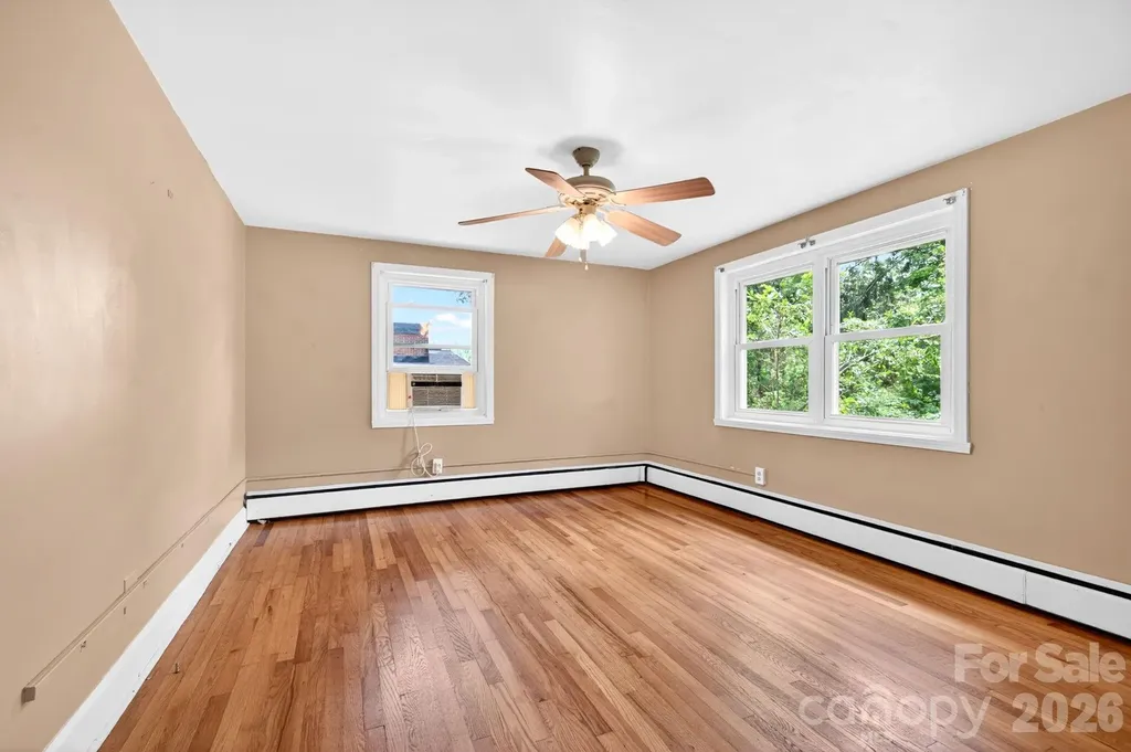 411 Hillcrest Circle Hendersonville NC 28792
