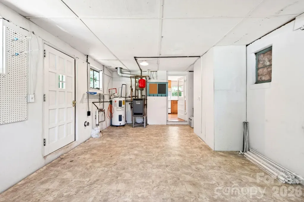 411 Hillcrest Circle Hendersonville NC 28792
