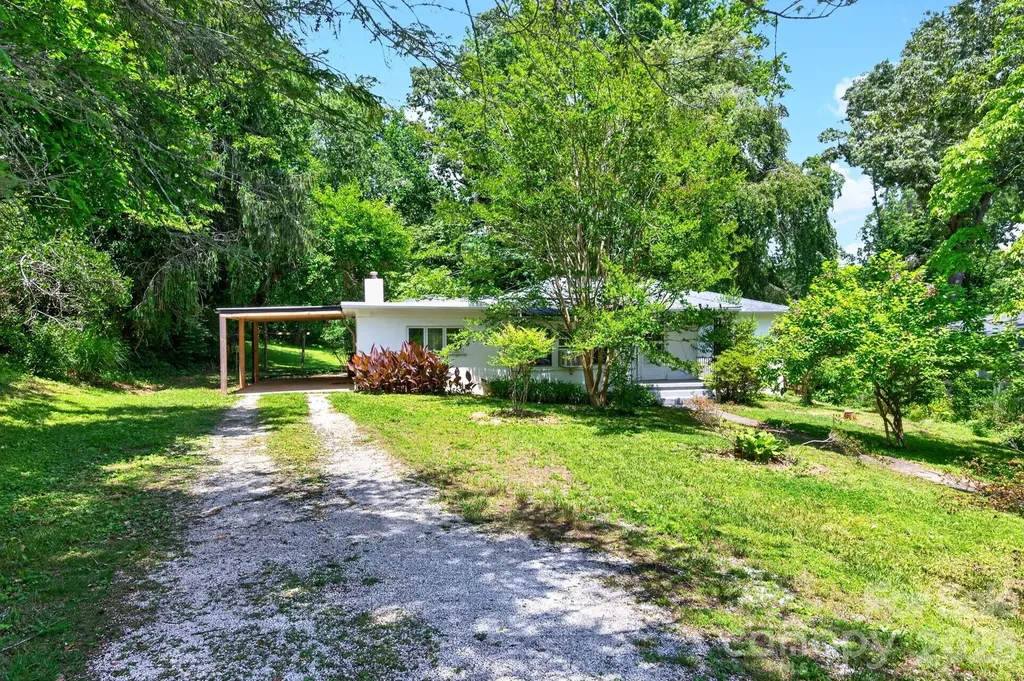 411 Hillcrest Circle Hendersonville NC 28792
