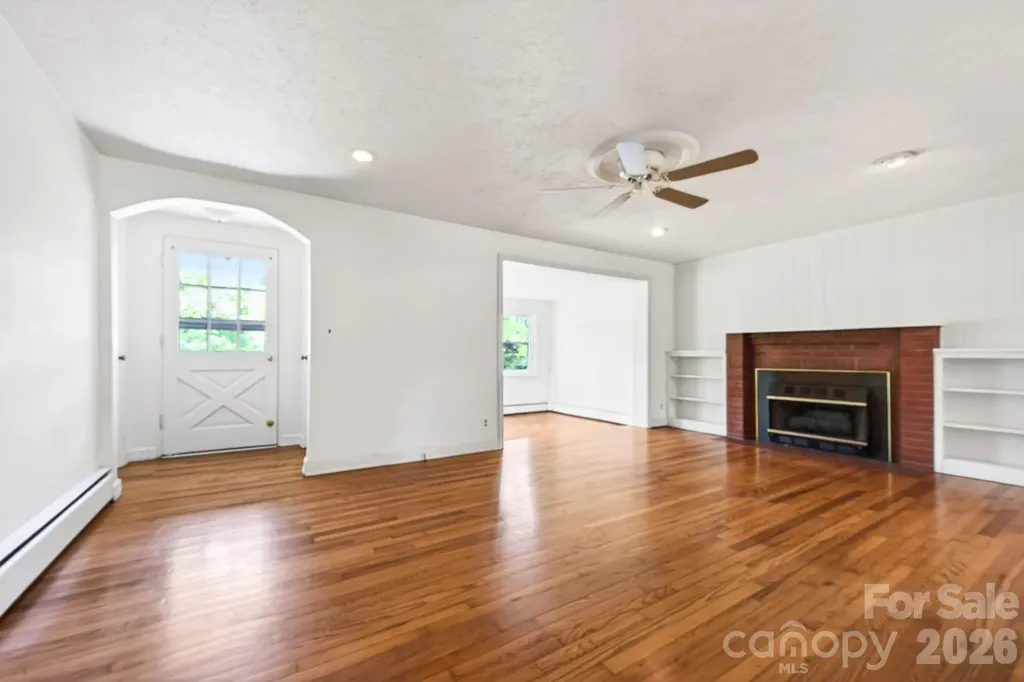411 Hillcrest Circle Hendersonville NC 28792