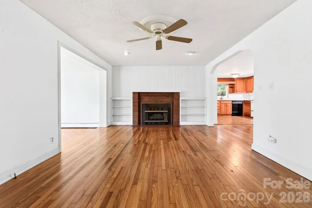 411 Hillcrest Circle Hendersonville NC 28792