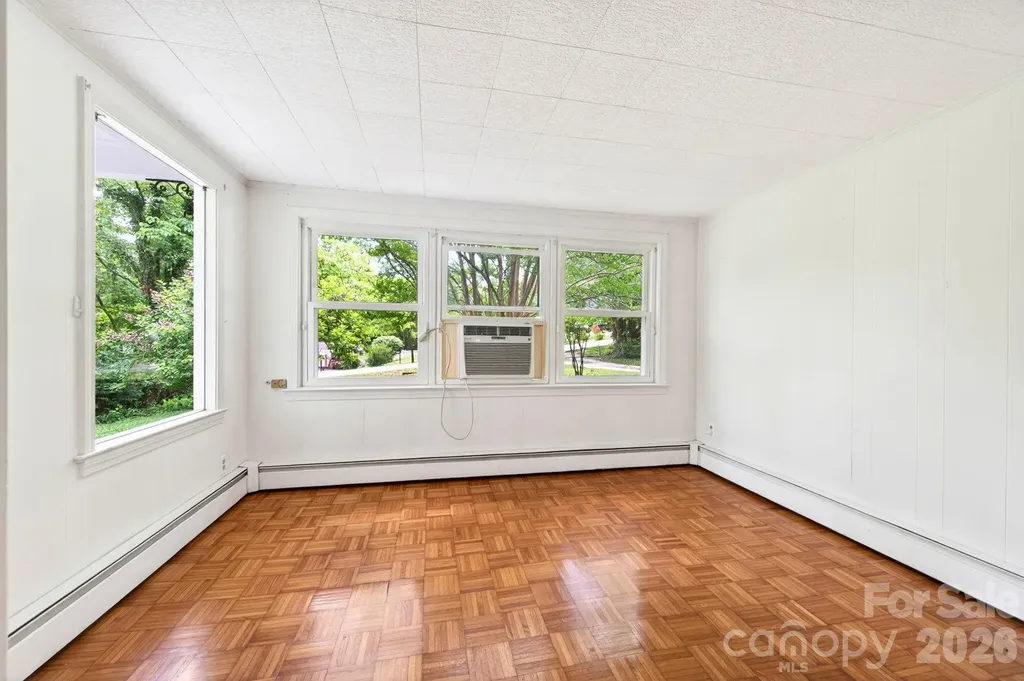 411 Hillcrest Circle Hendersonville NC 28792
