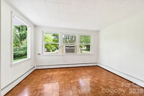 411 Hillcrest Circle Hendersonville NC 28792