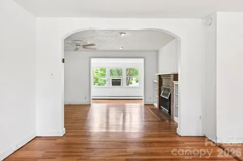 411 Hillcrest Circle Hendersonville NC 28792
