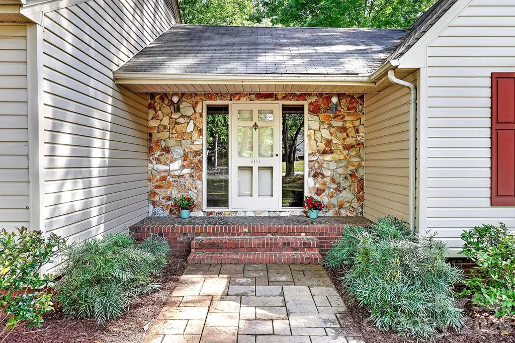 6111 Patrick Place Charlotte NC 28210
