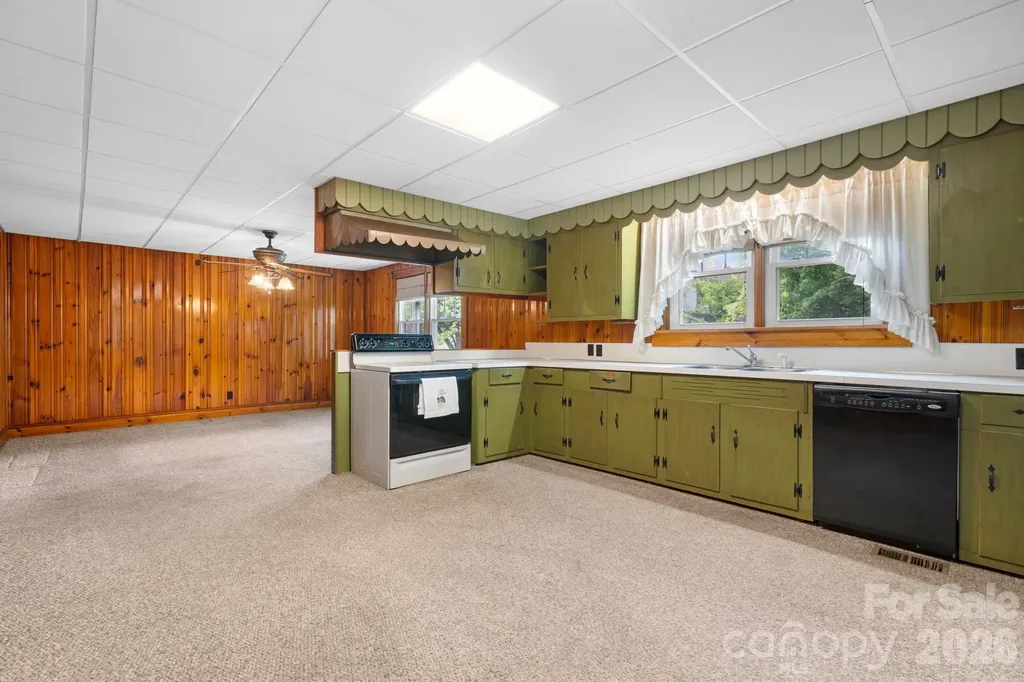 207 W Main Street Maiden NC 28650