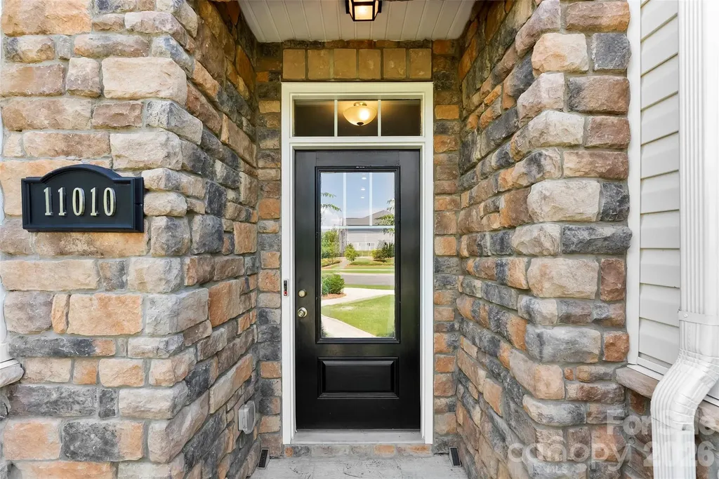 11010 Chalkbark Lane Charlotte NC 28262