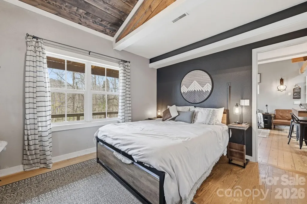26/30 Yodelers Hollow Bryson City NC 28713