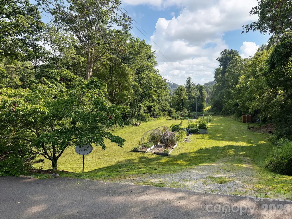184 Sandys Home Place Mars Hill NC 28754