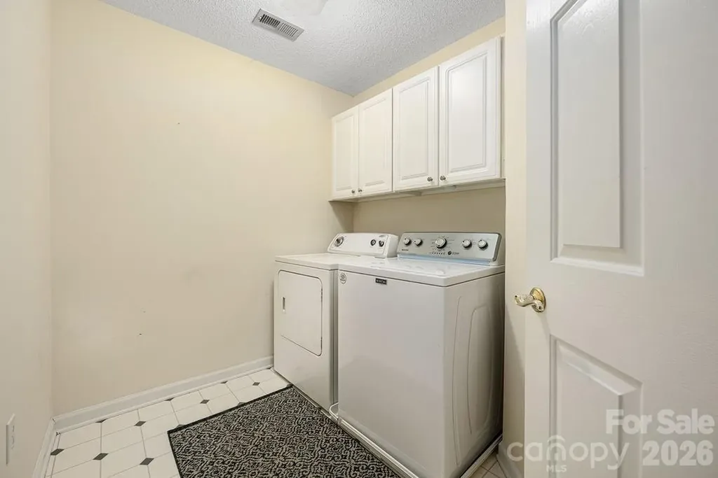 5217 Fairvista Drive Charlotte NC 28269
