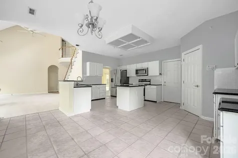 5217 Fairvista Drive Charlotte NC 28269