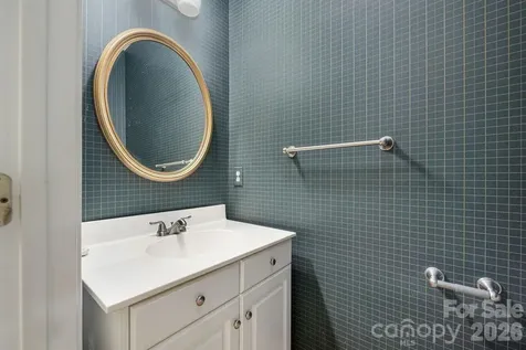 5217 Fairvista Drive Charlotte NC 28269