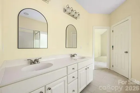 5217 Fairvista Drive Charlotte NC 28269