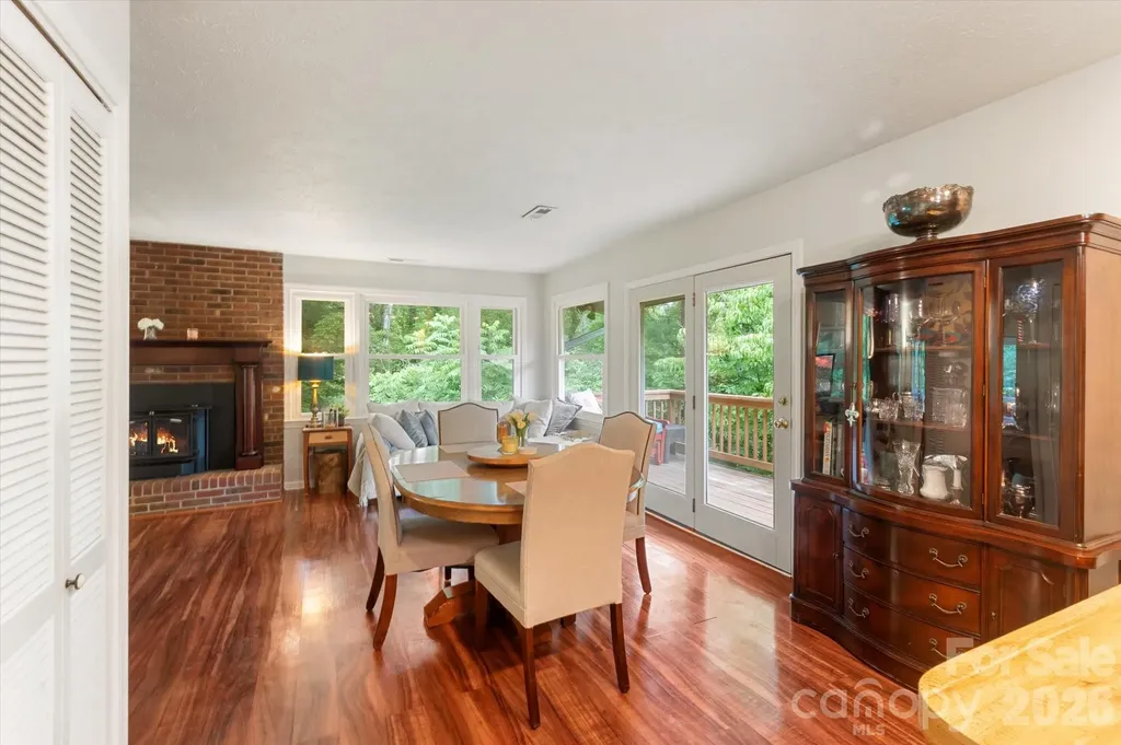 132 E Whisperwood Circle Hendersonville NC 28791