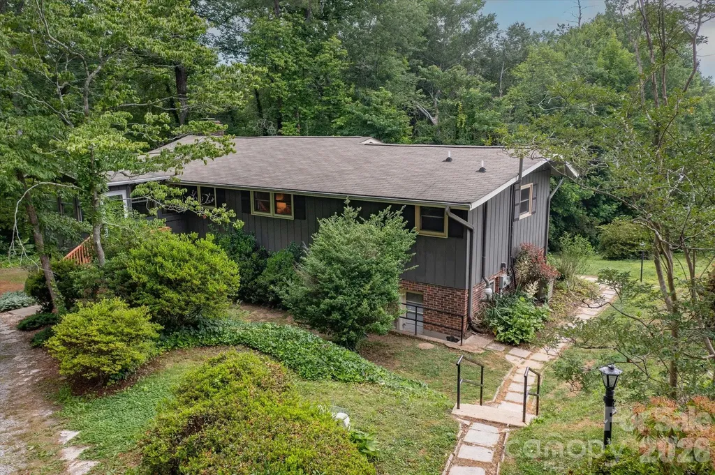 132 E Whisperwood Circle Hendersonville NC 28791