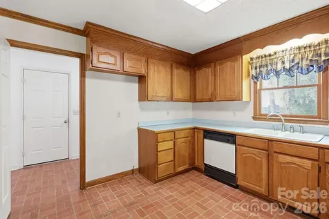 4804 Elmhurst Drive NE Hickory NC 28601